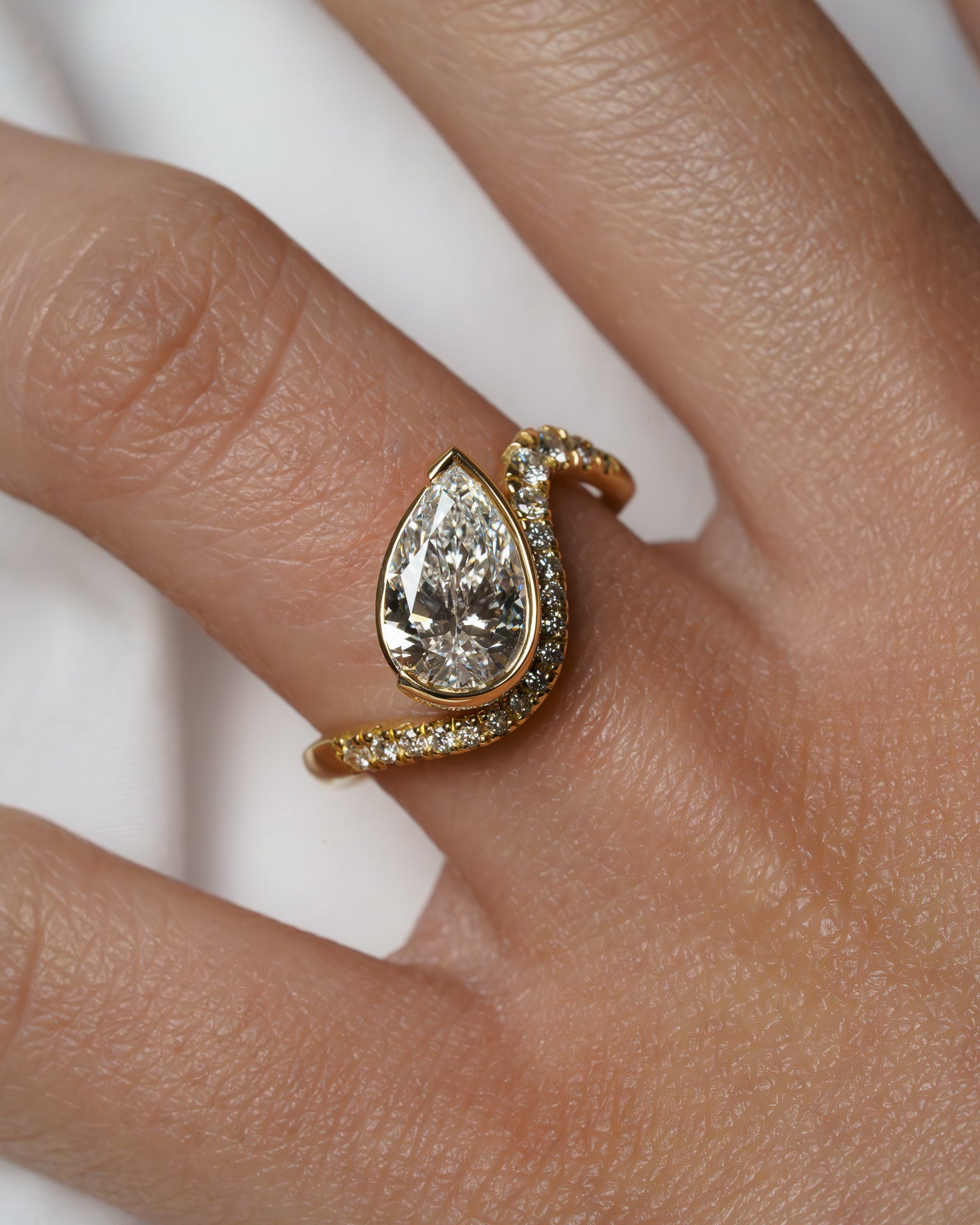 Laraine Pear Pave 1.51