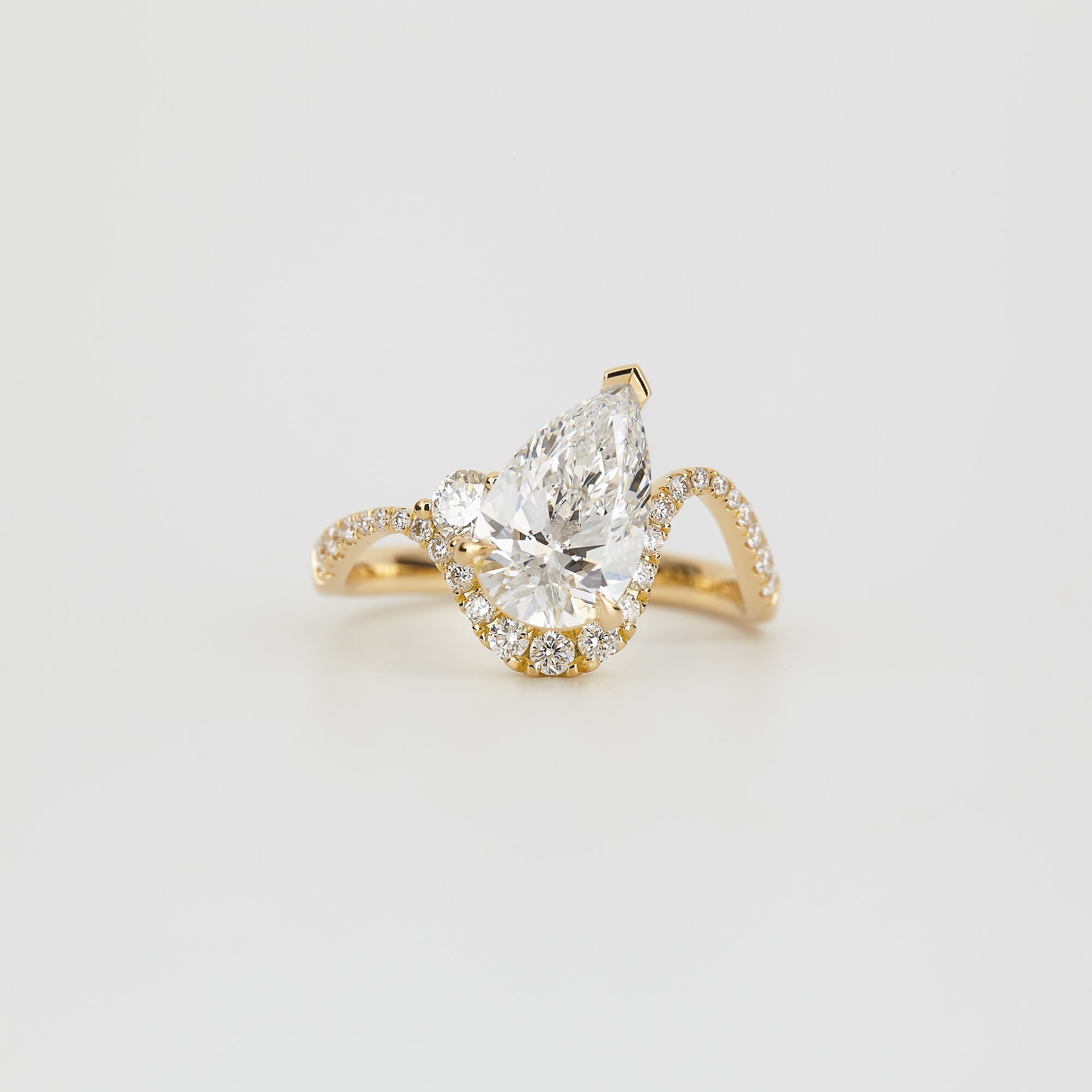 Maeva Pave, Pear Cut