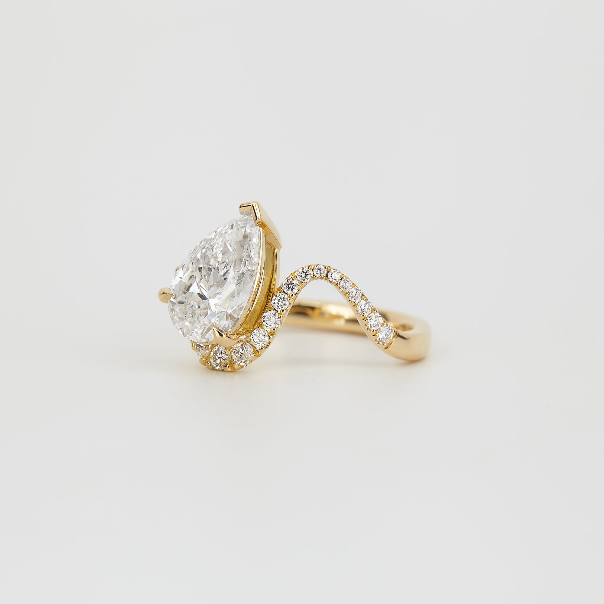 Maeva Pave, Pear Cut