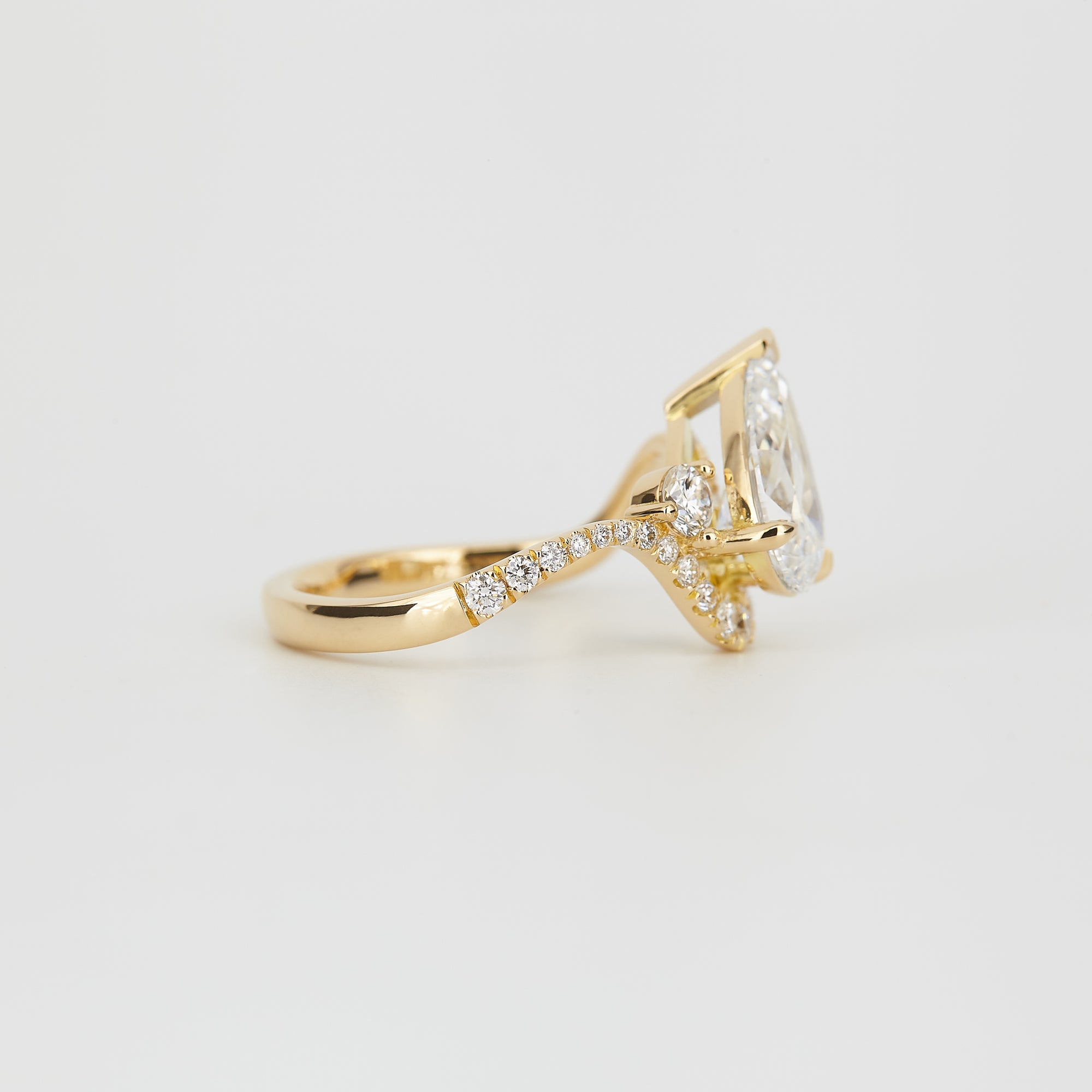 Maeva Pave, Pear Cut