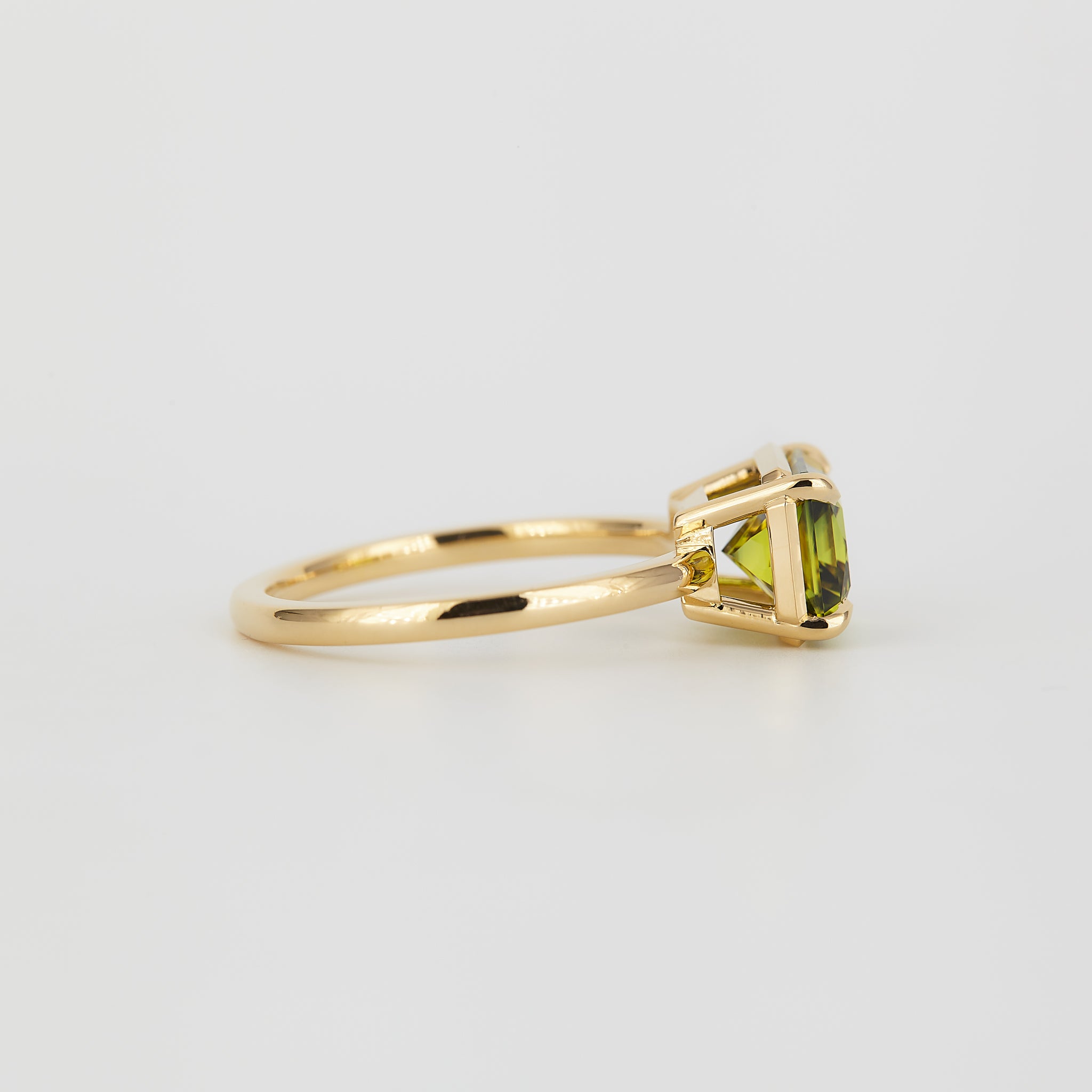 Aaren East-West Radiant-Cut 2.77ct Australian Parti Sapphire in Yellow Gold