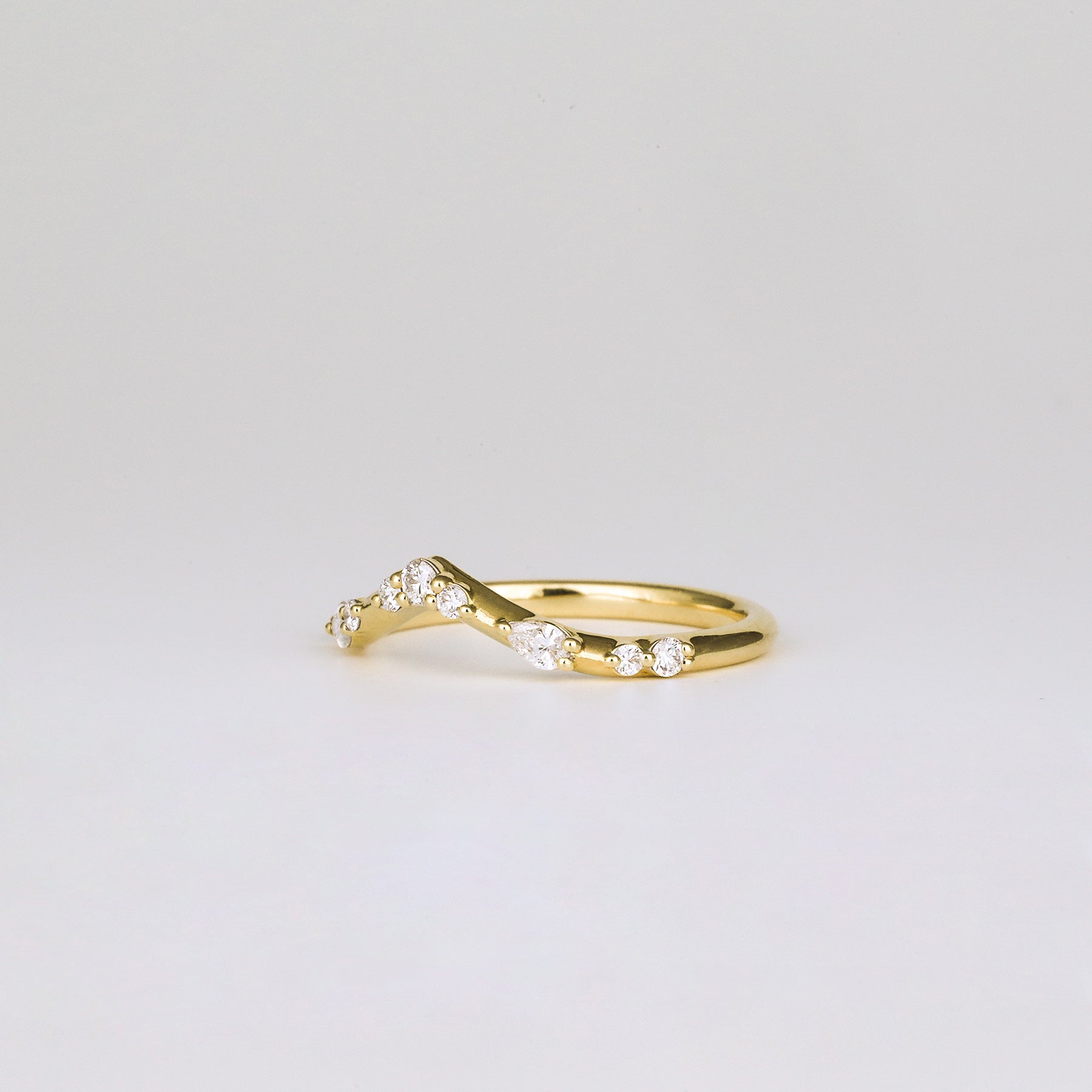 Amelie V-Shaped 1.8mm Diamond Wedding Band | Round & Pear Cut
