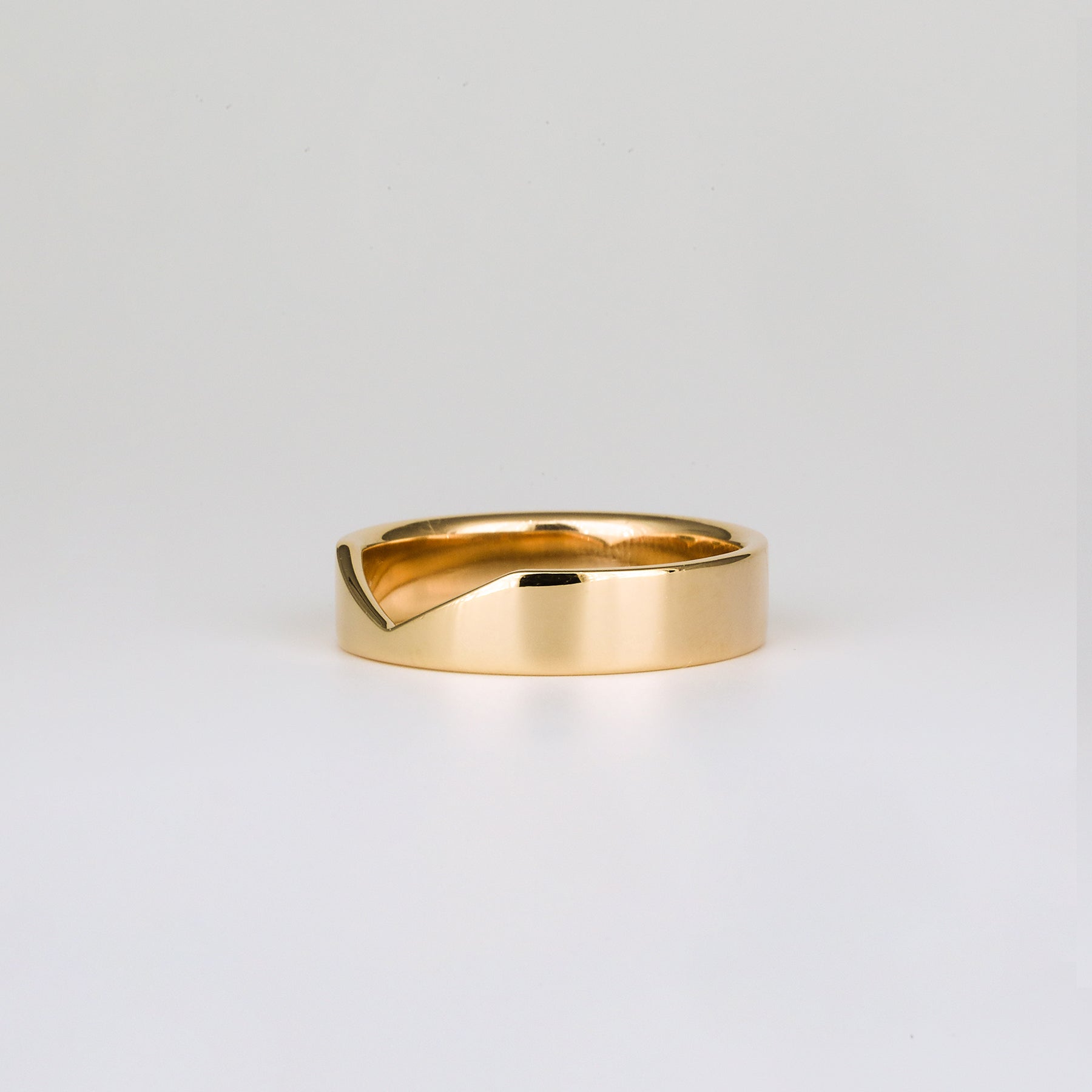 Wide Flat V Band