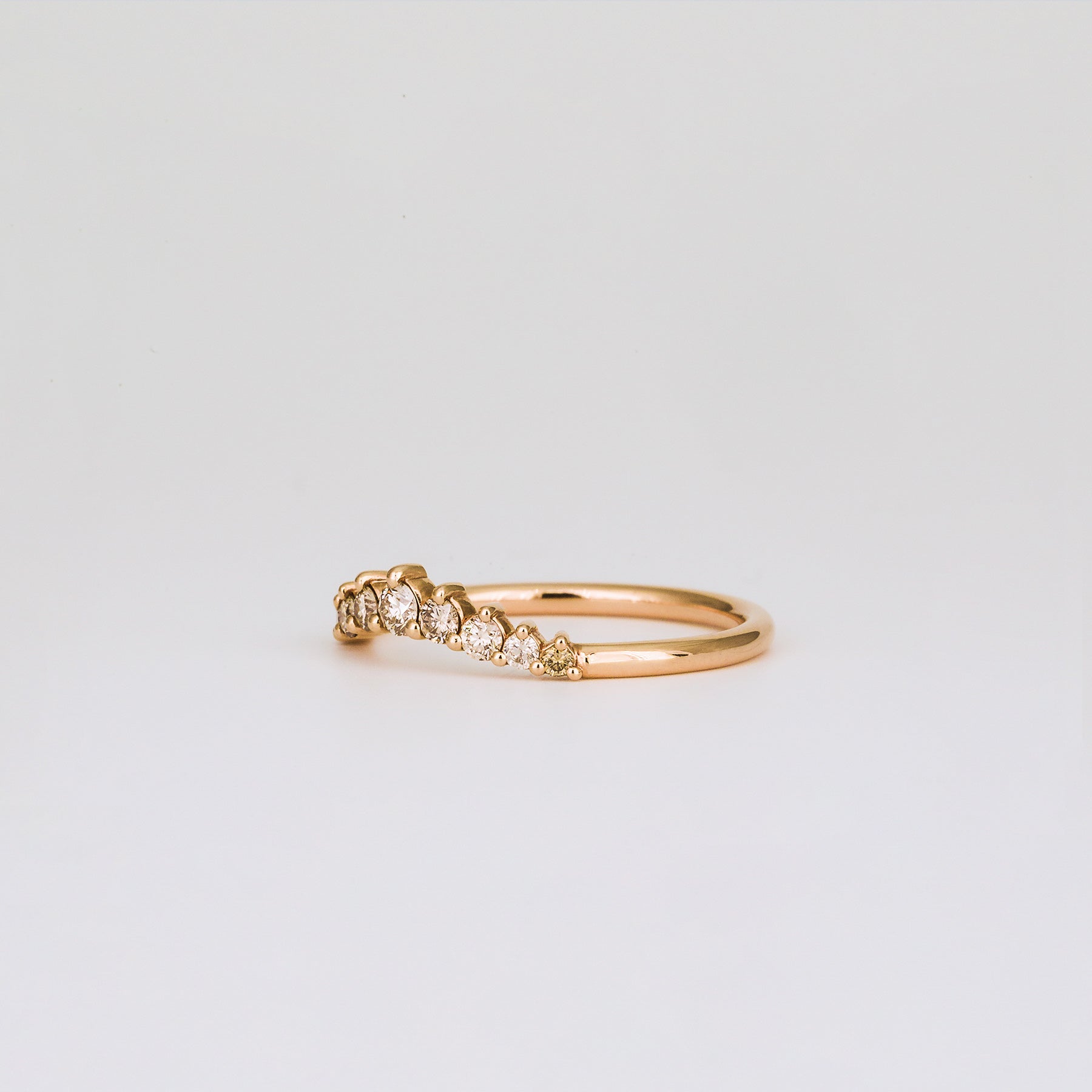 Daphne Round Curved Champagne