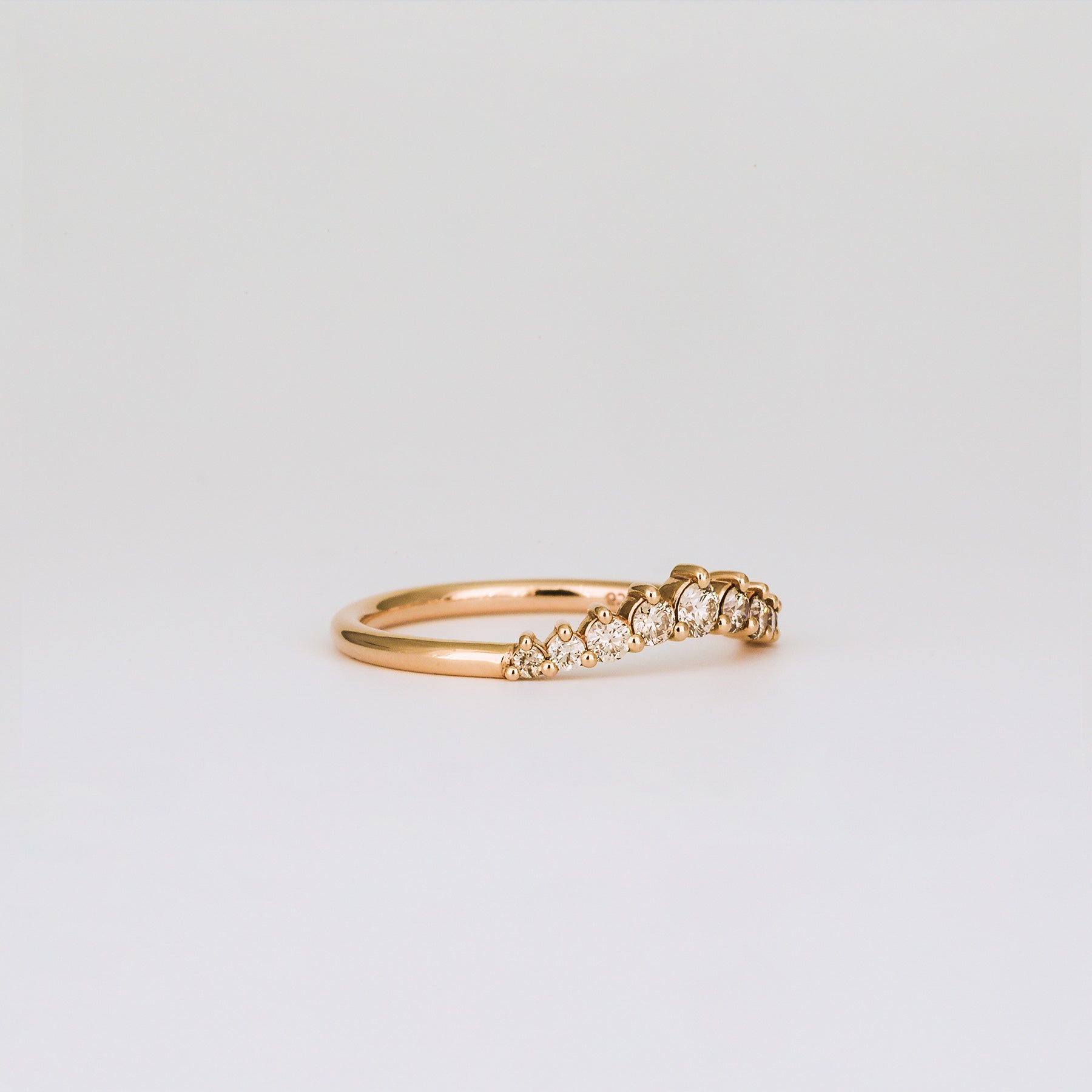 Daphne Round Curved Champagne