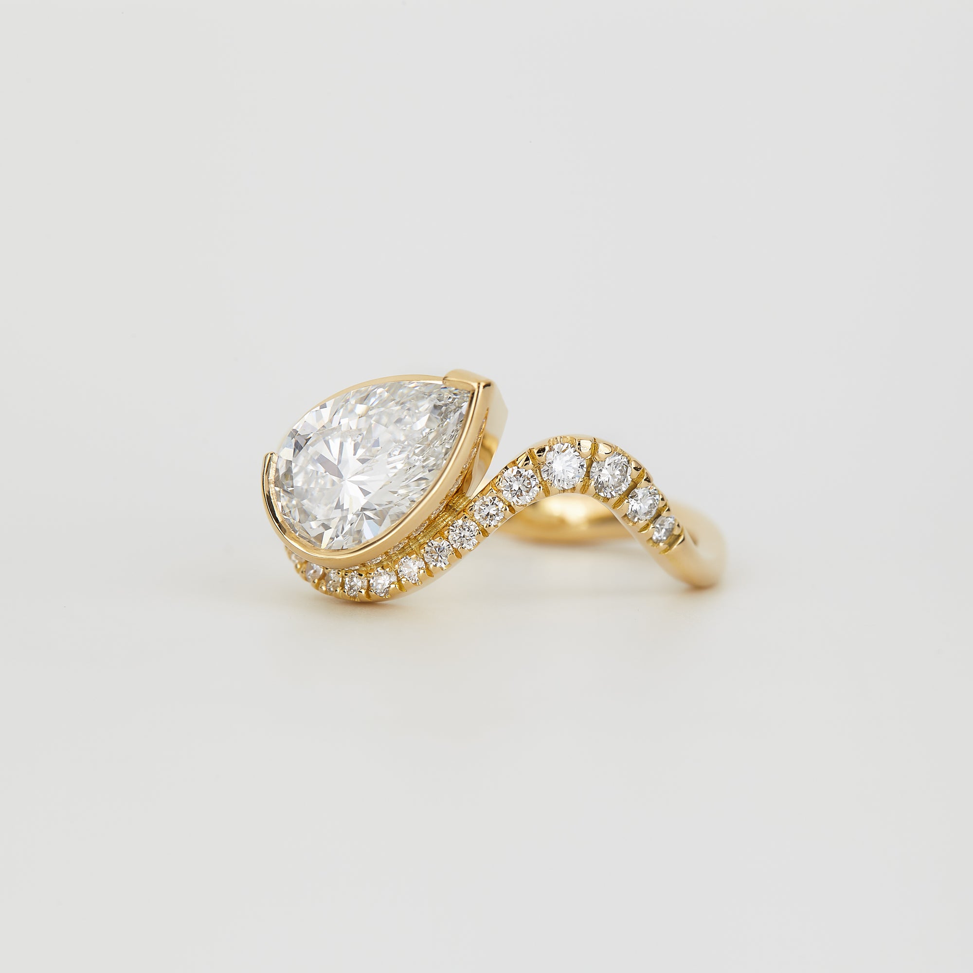 Laraine Pave, Pear Cut