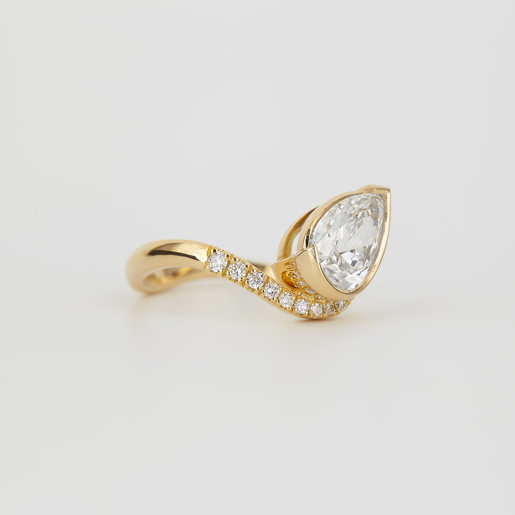 Laraine Pave, Pear Cut