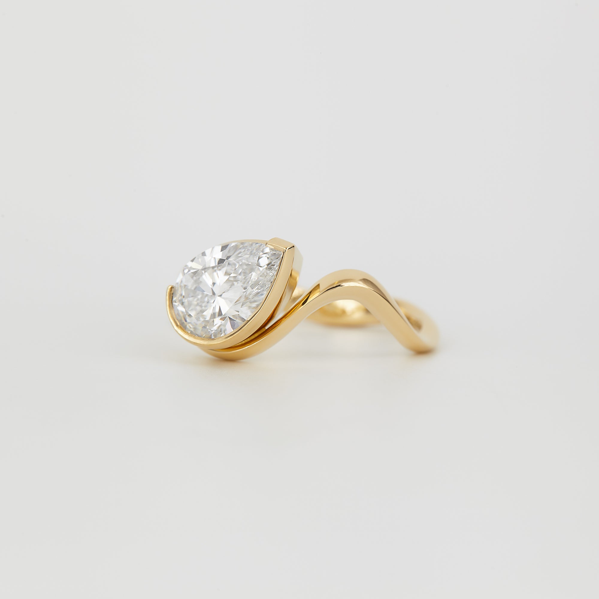 Laraine, Pear Cut