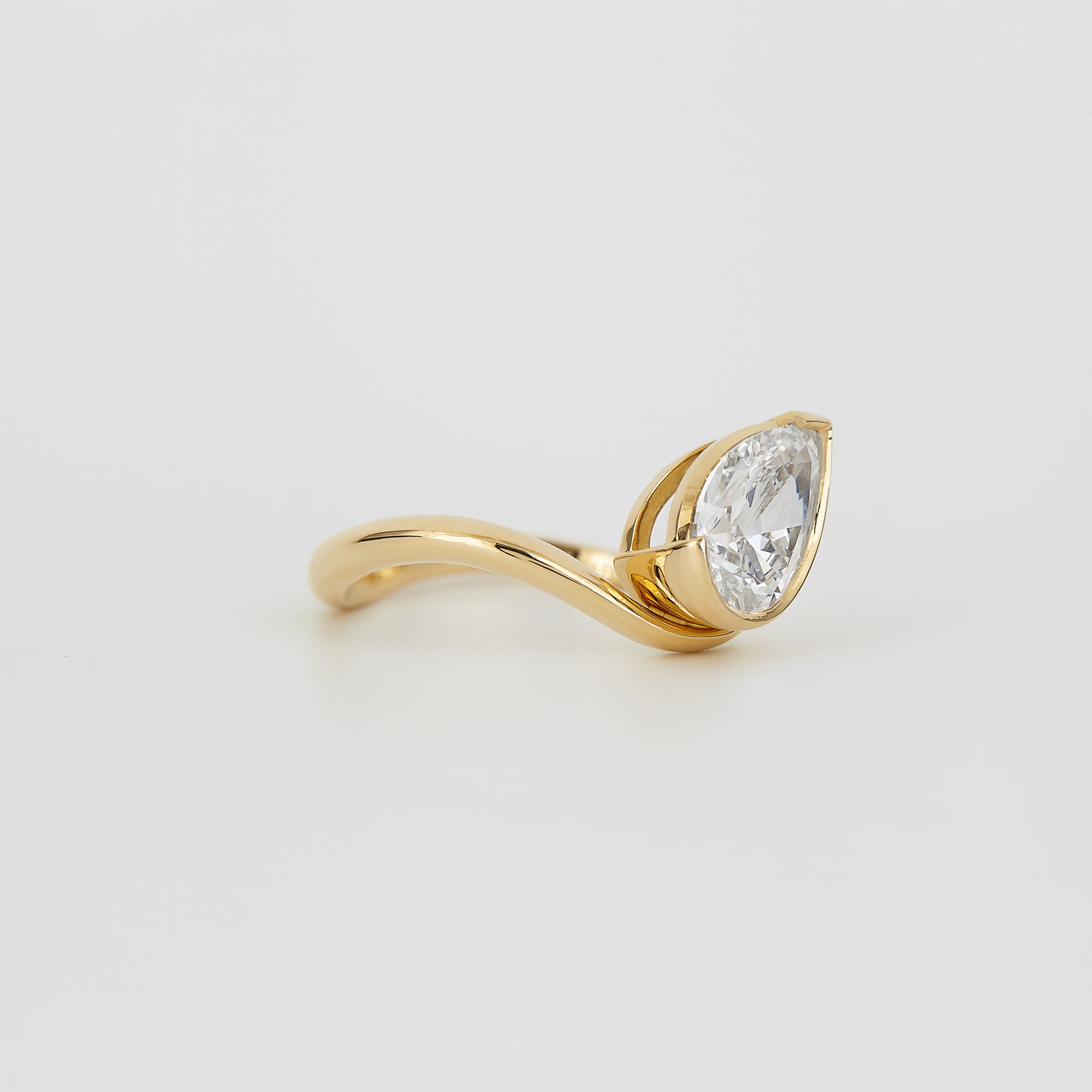 Laraine, Pear Cut