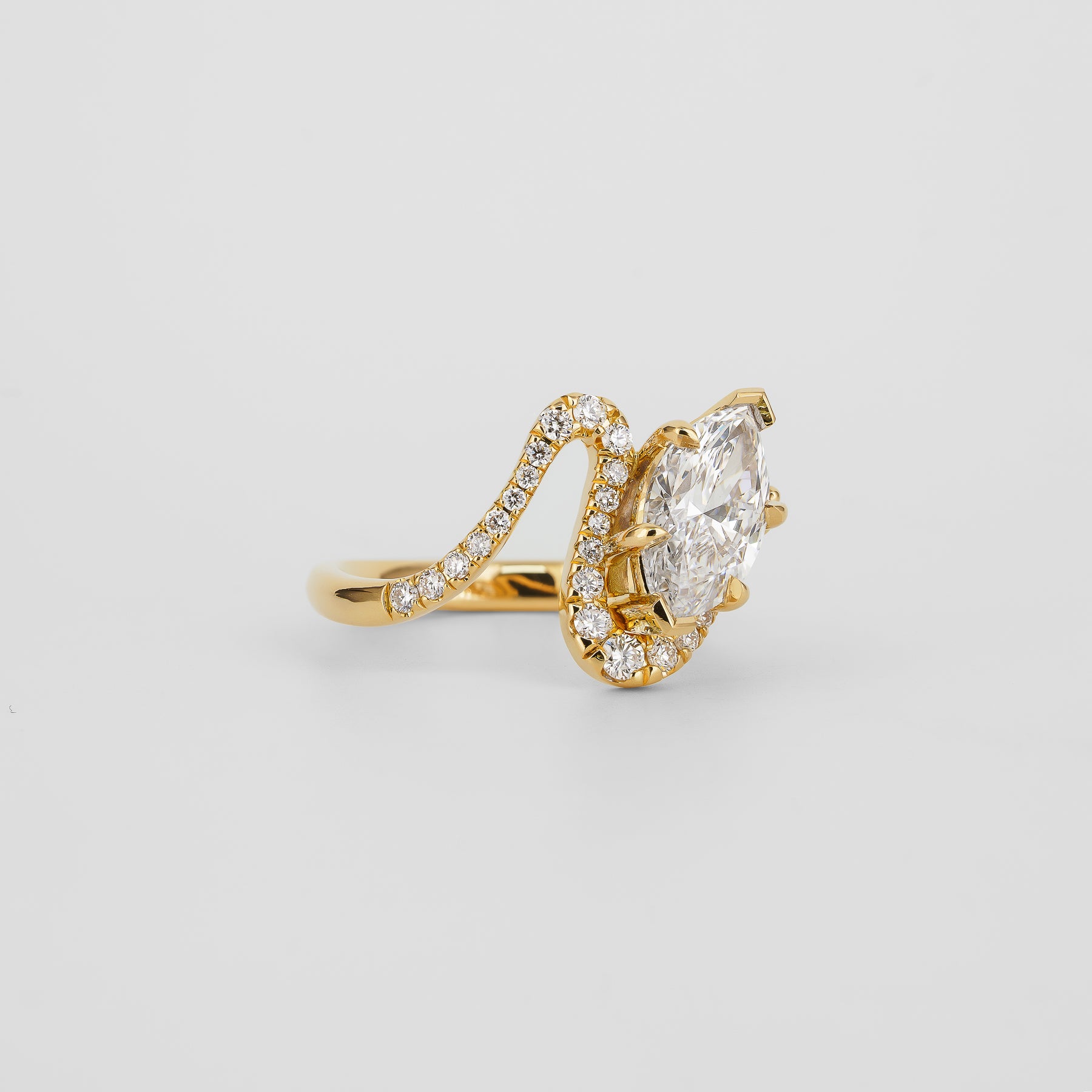 Maeva Pave, Marquise Cut