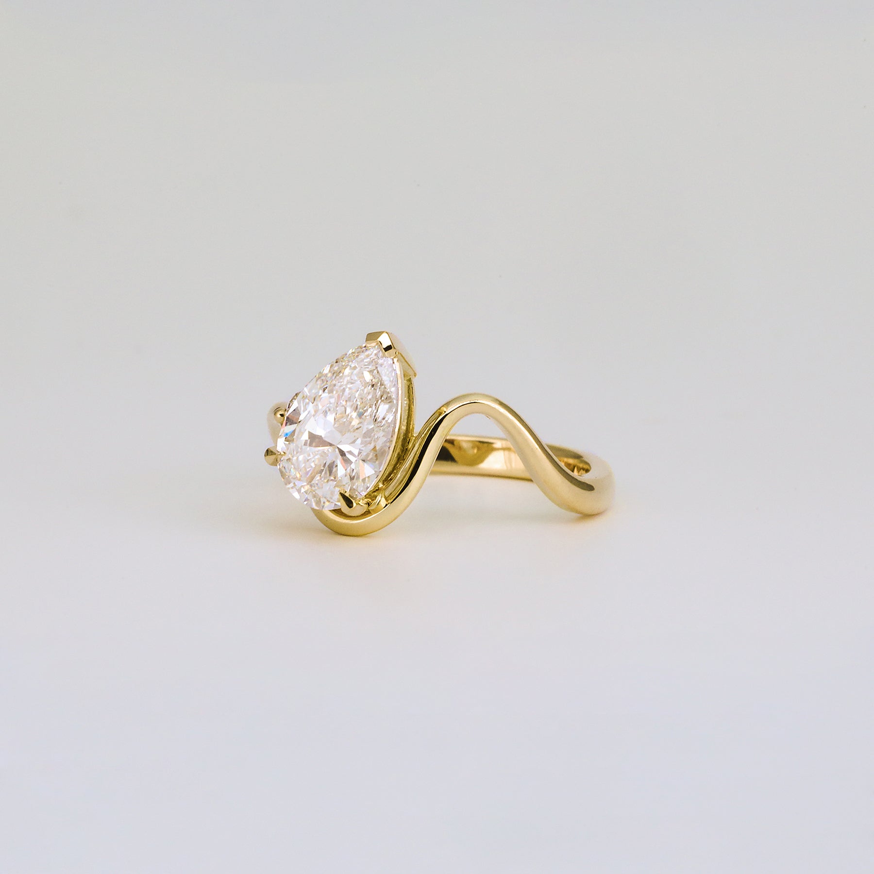 Maeva, Pear Cut