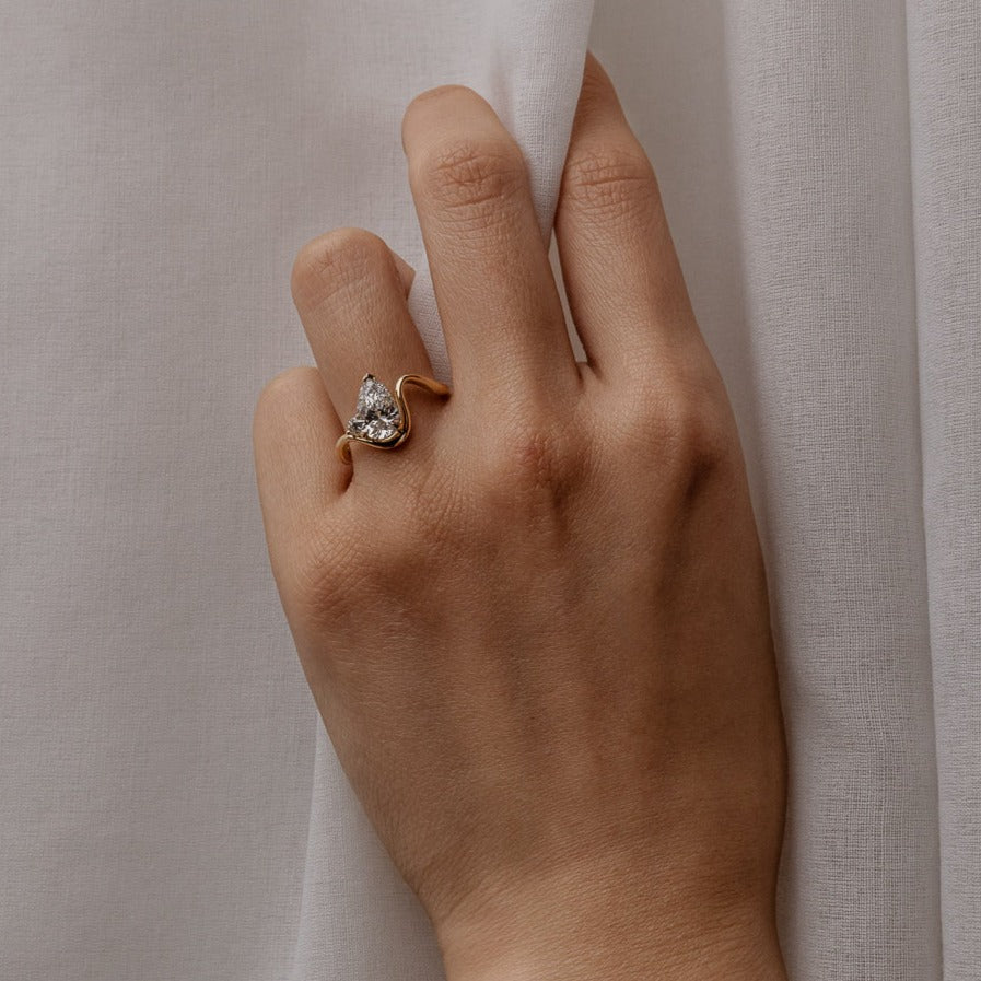 Maeva, Pear Cut