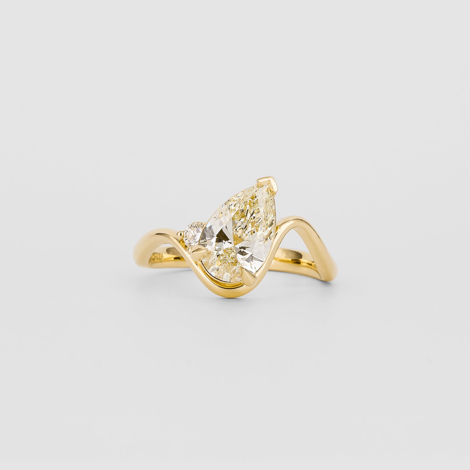Maeva Pear Yellow 2.02ct