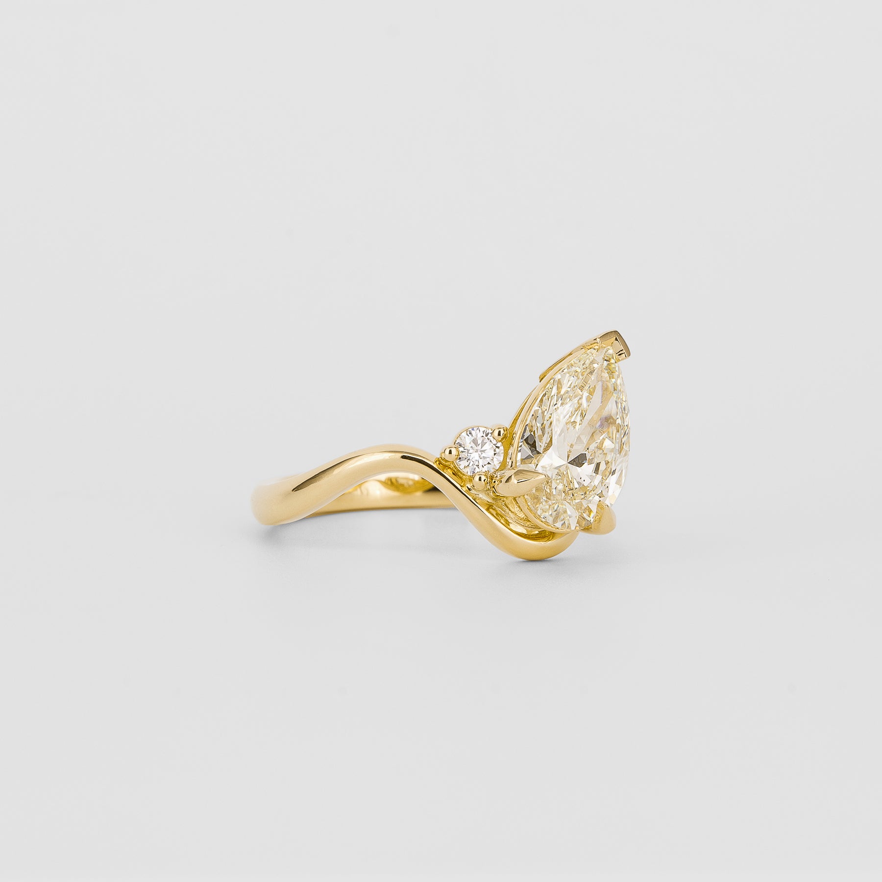 Maeva Pear Yellow 2.02ct