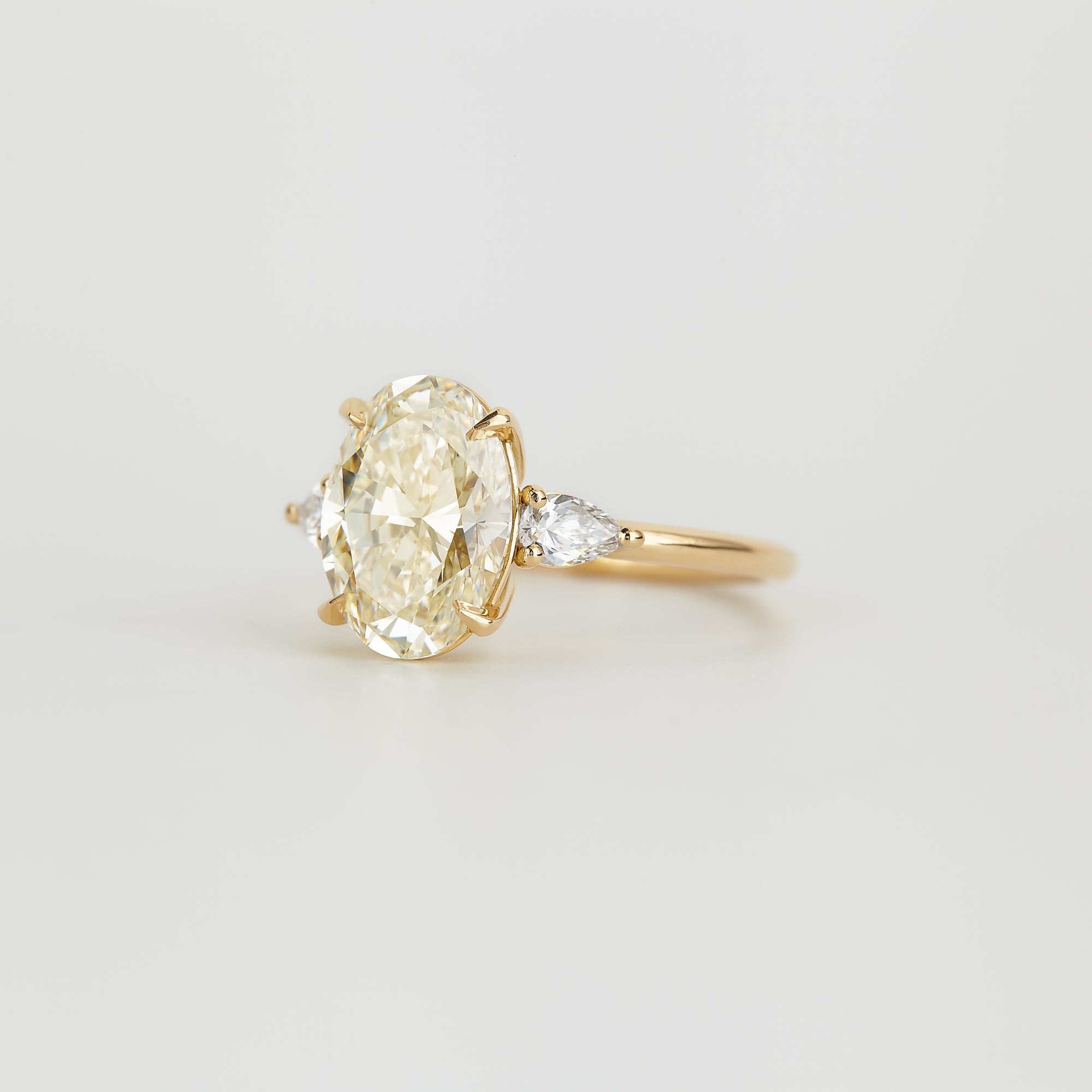 Sassa Oval Yellow 2.58ct