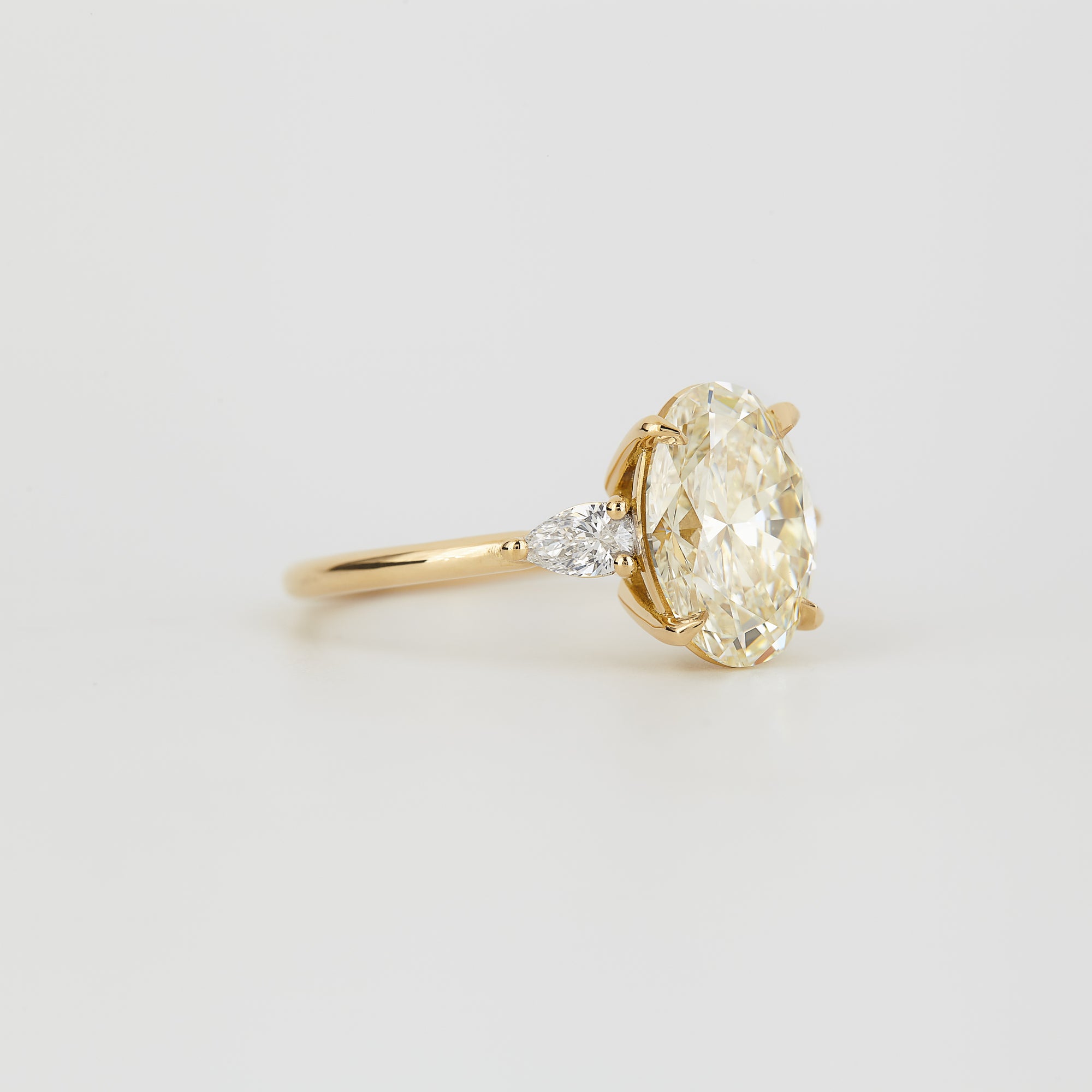 Sassa Oval Yellow 2.58ct