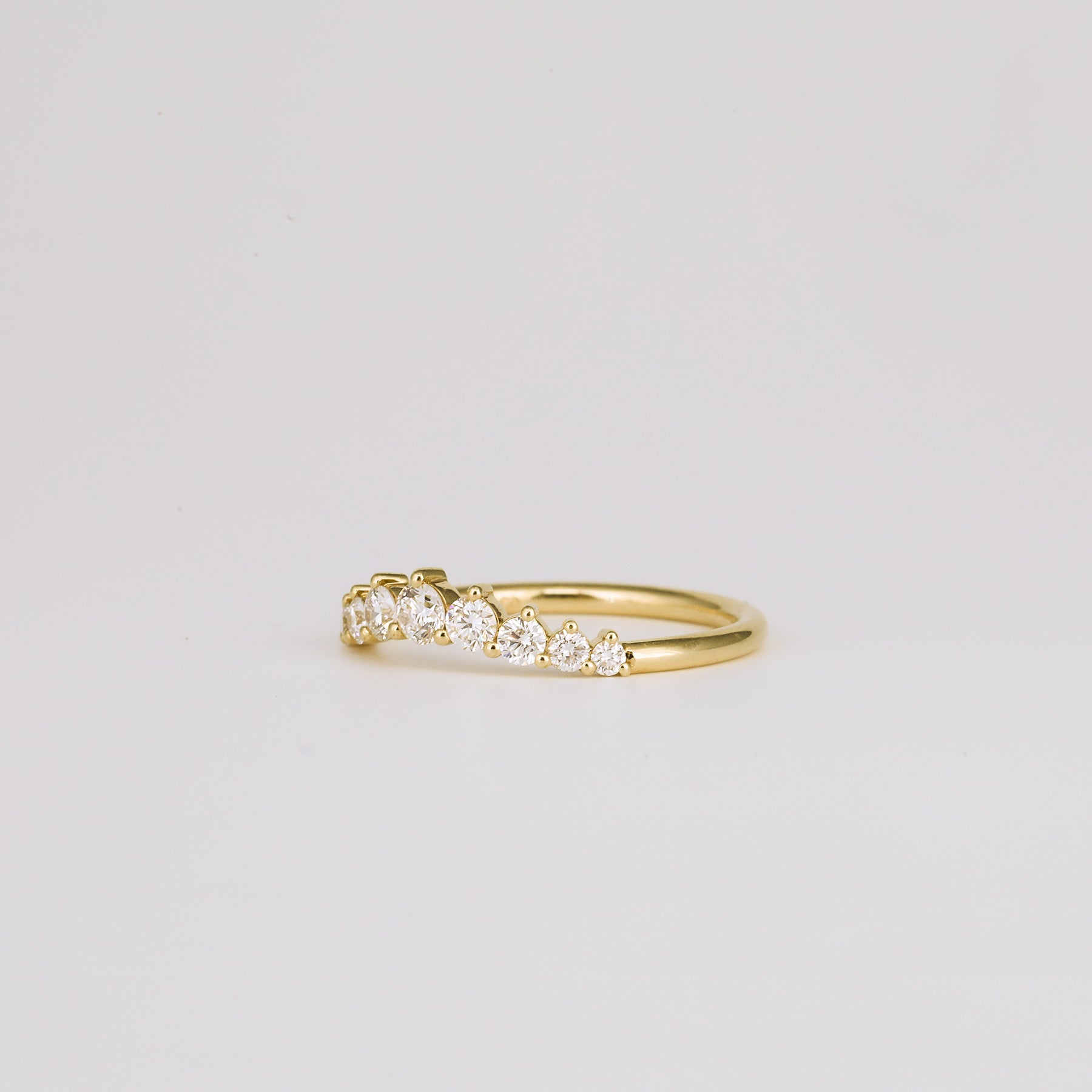 Daphne Round Curved