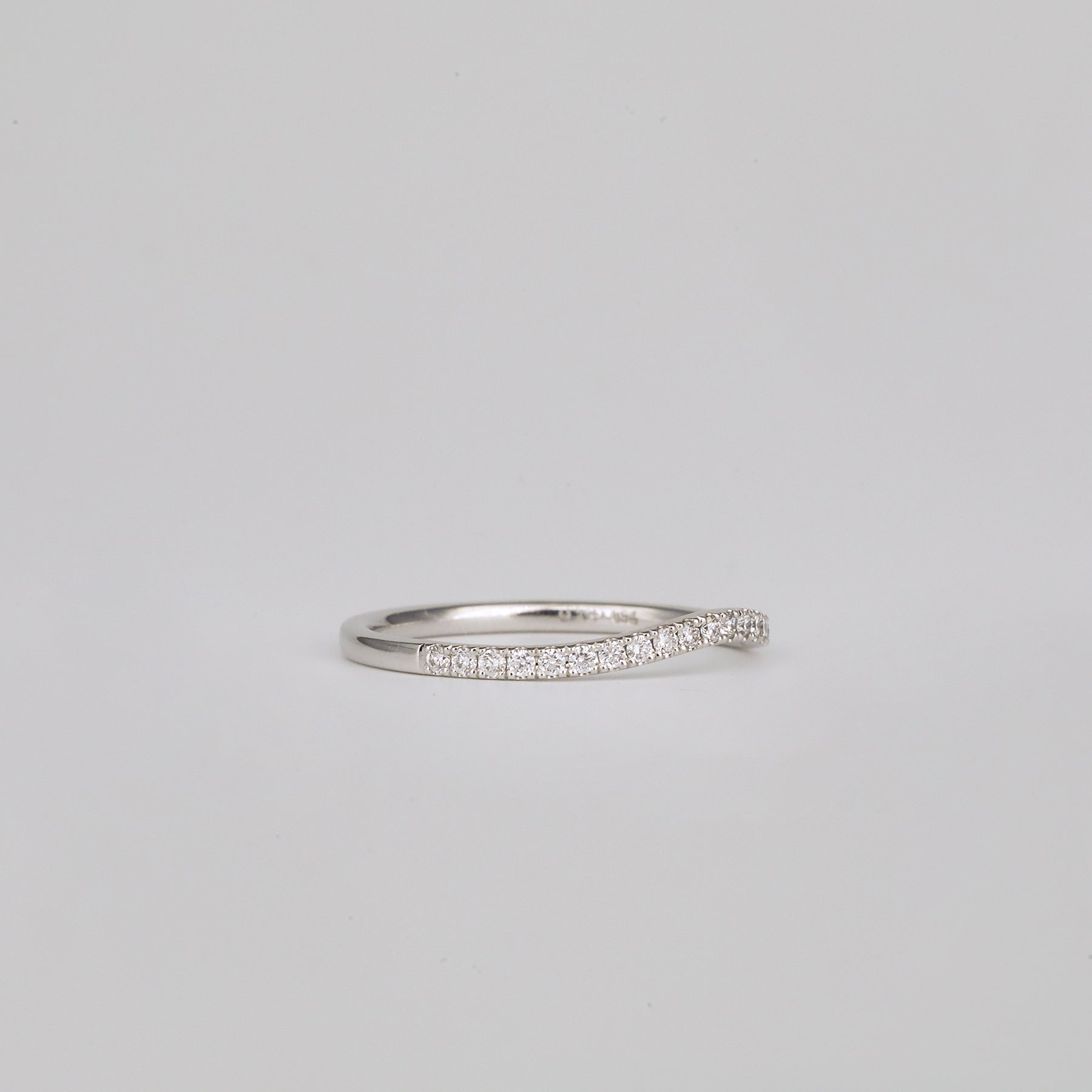 Dot Diamond Curved 0.21ct