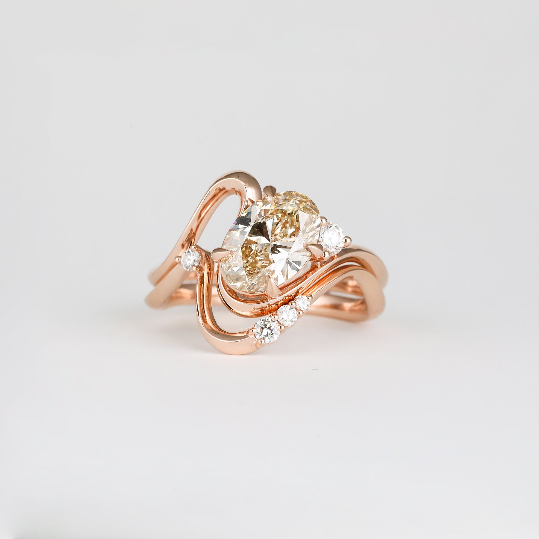 Maeva Oval Champagne 1.51