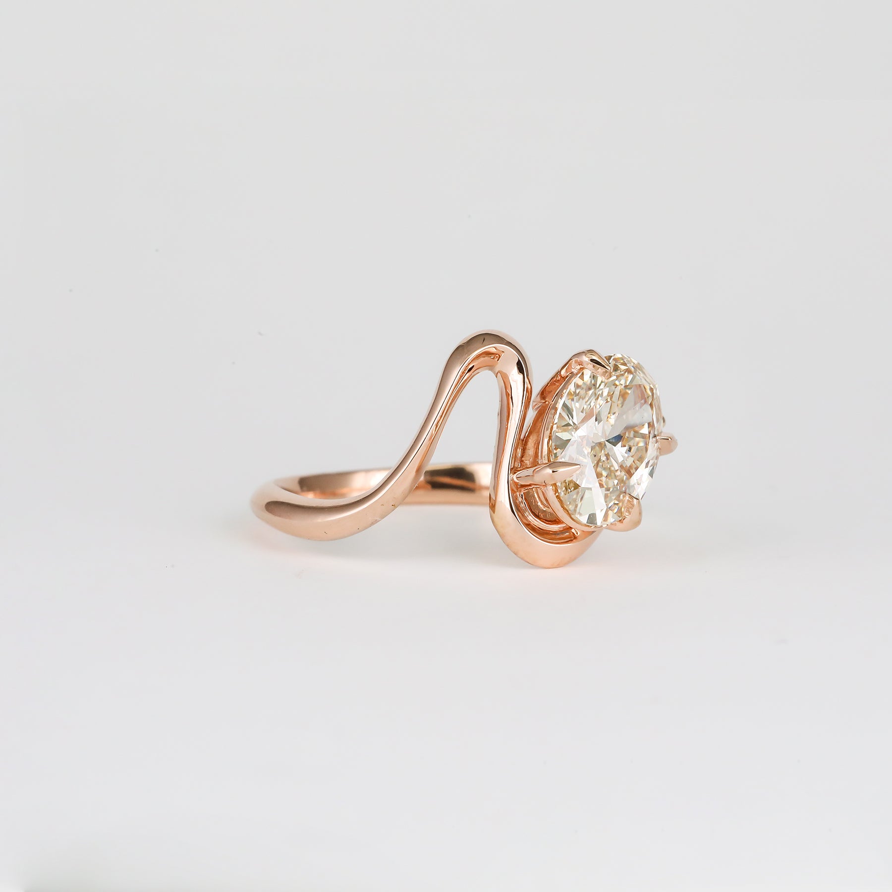 Maeva Oval Champagne 1.51