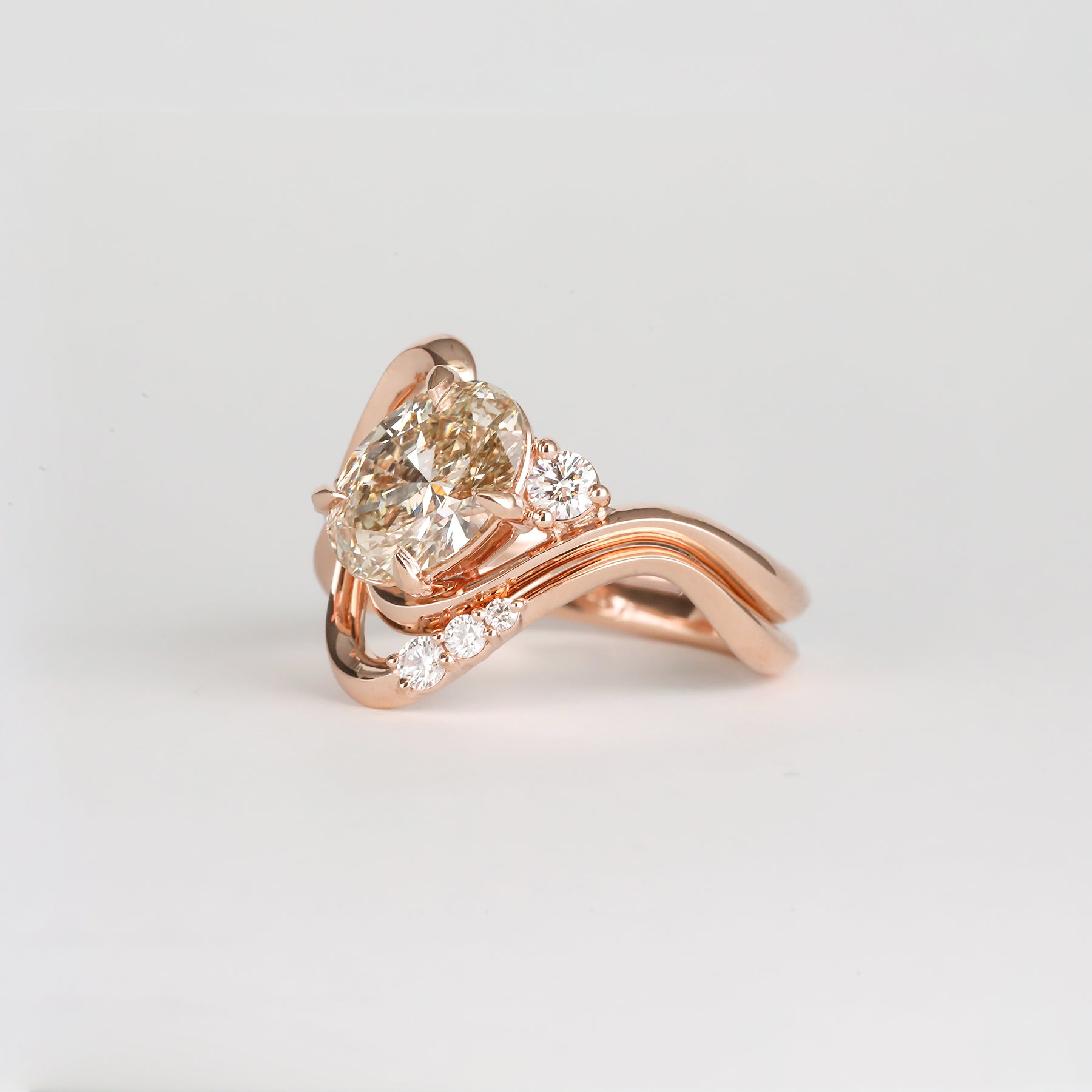 Maeva Oval Champagne 1.51