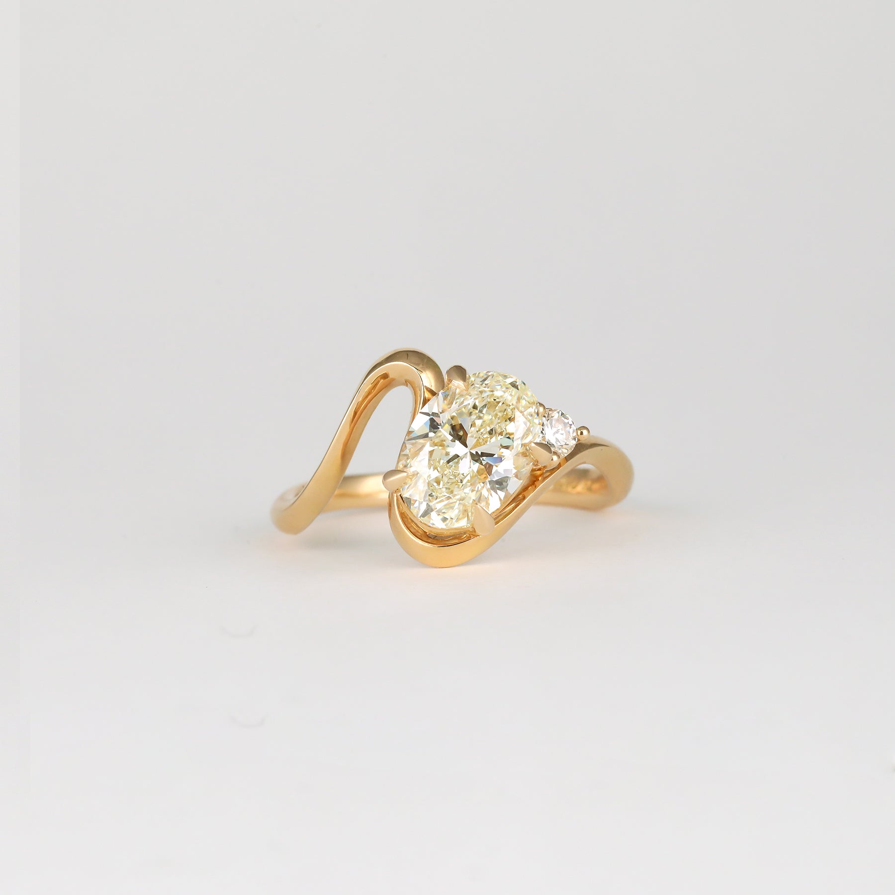 Maeva Oval Yellow