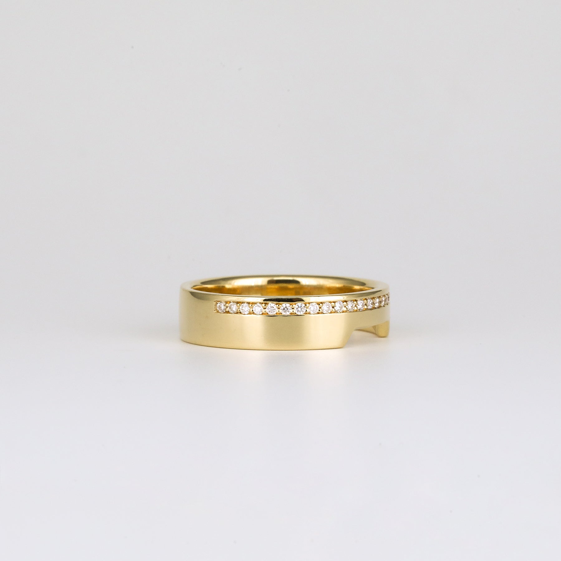 Wide Diamond Contour Band