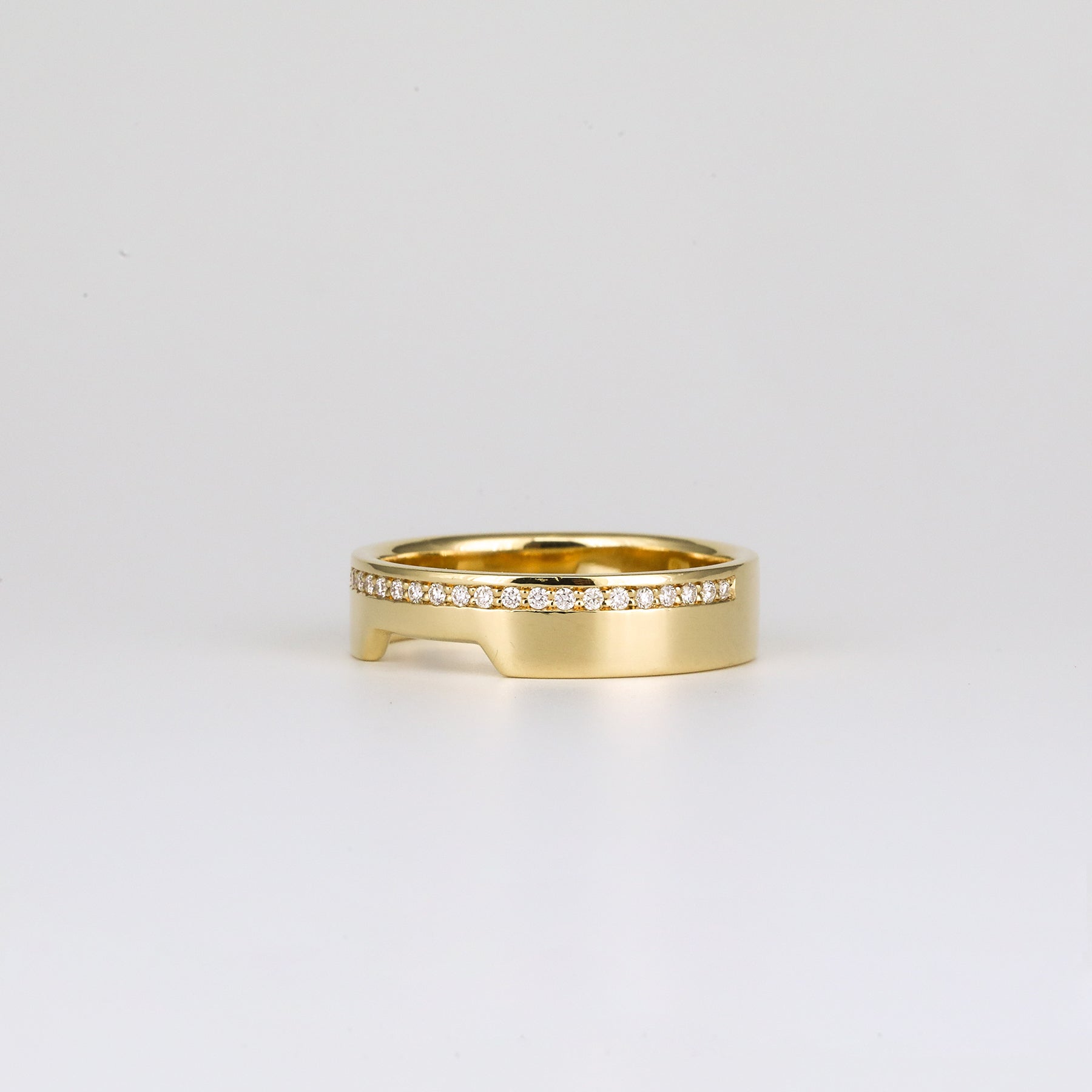 Wide Diamond Contour Band