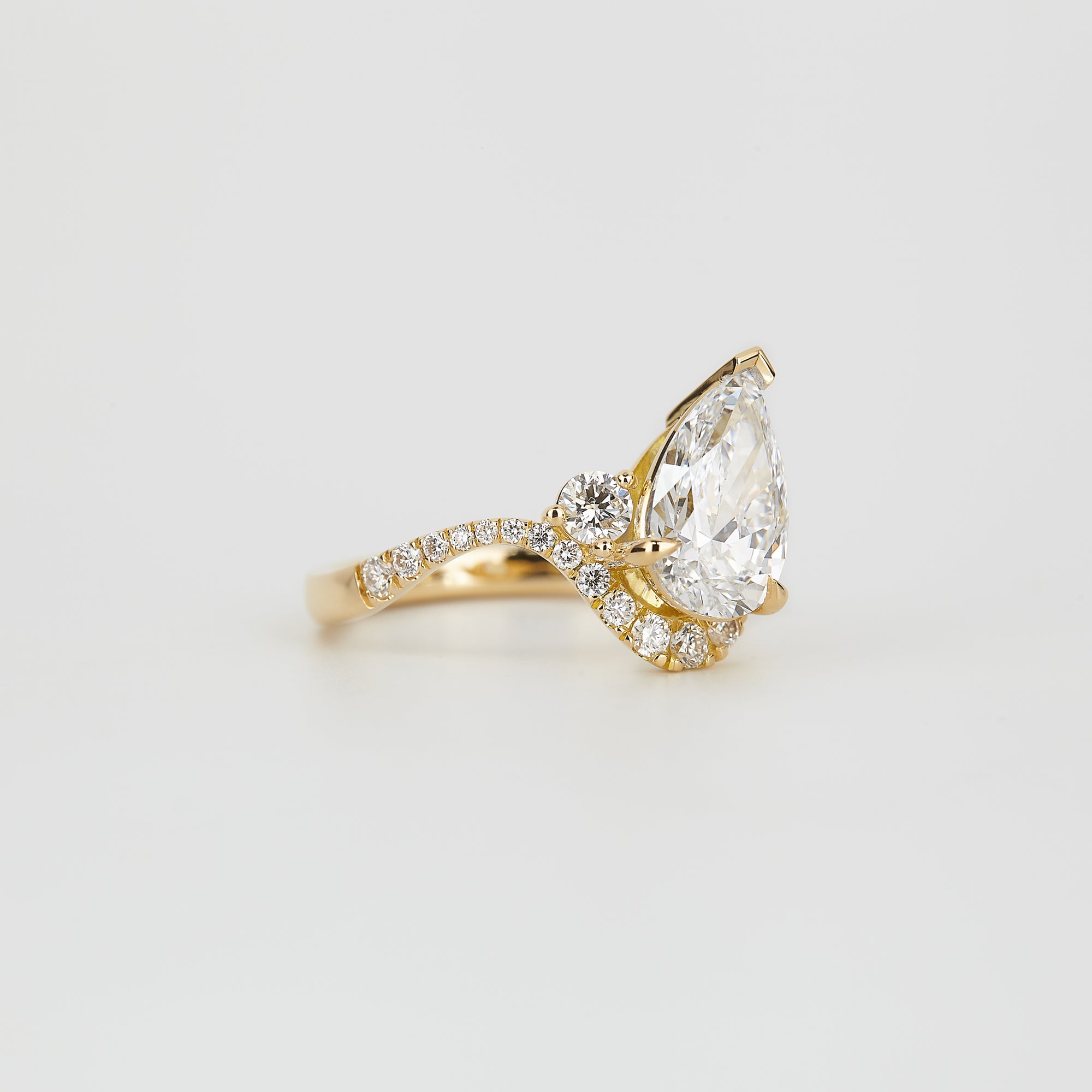 Maeva Pave, Pear Cut