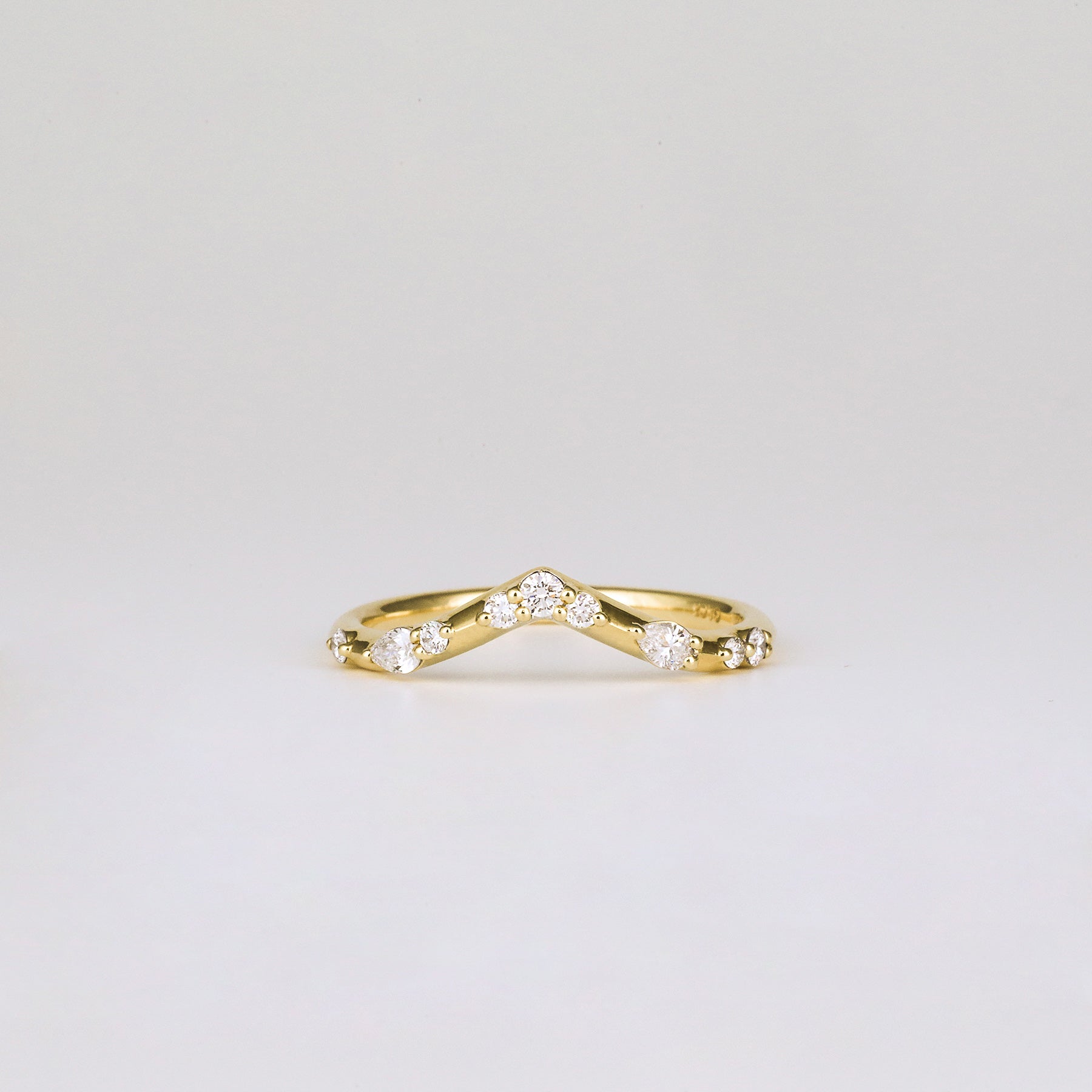 Amelie V-Shaped 1.8mm Diamond Wedding Band | Round & Pear Cut