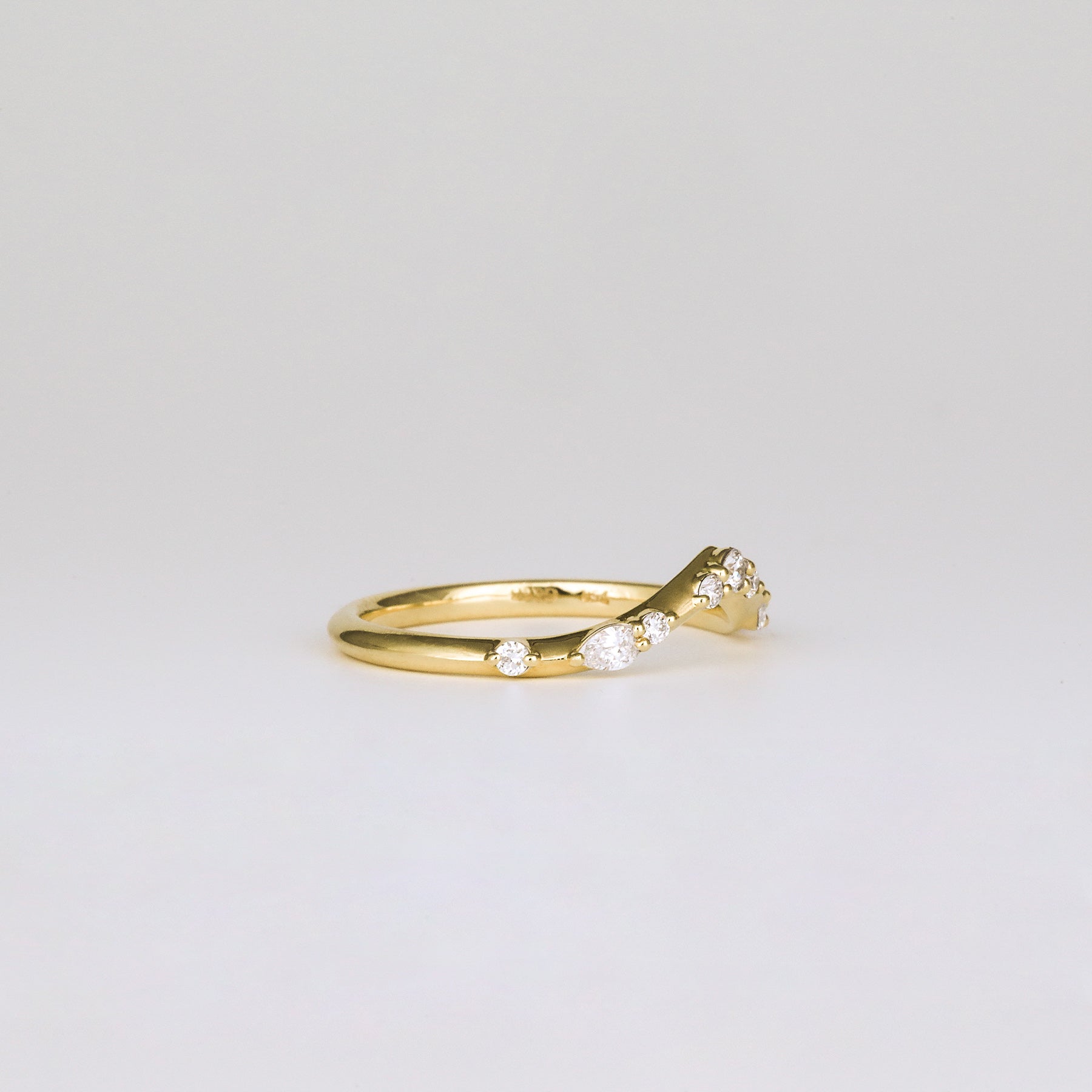 Amelie V-Shaped 1.8mm Diamond Wedding Band | Round & Pear Cut