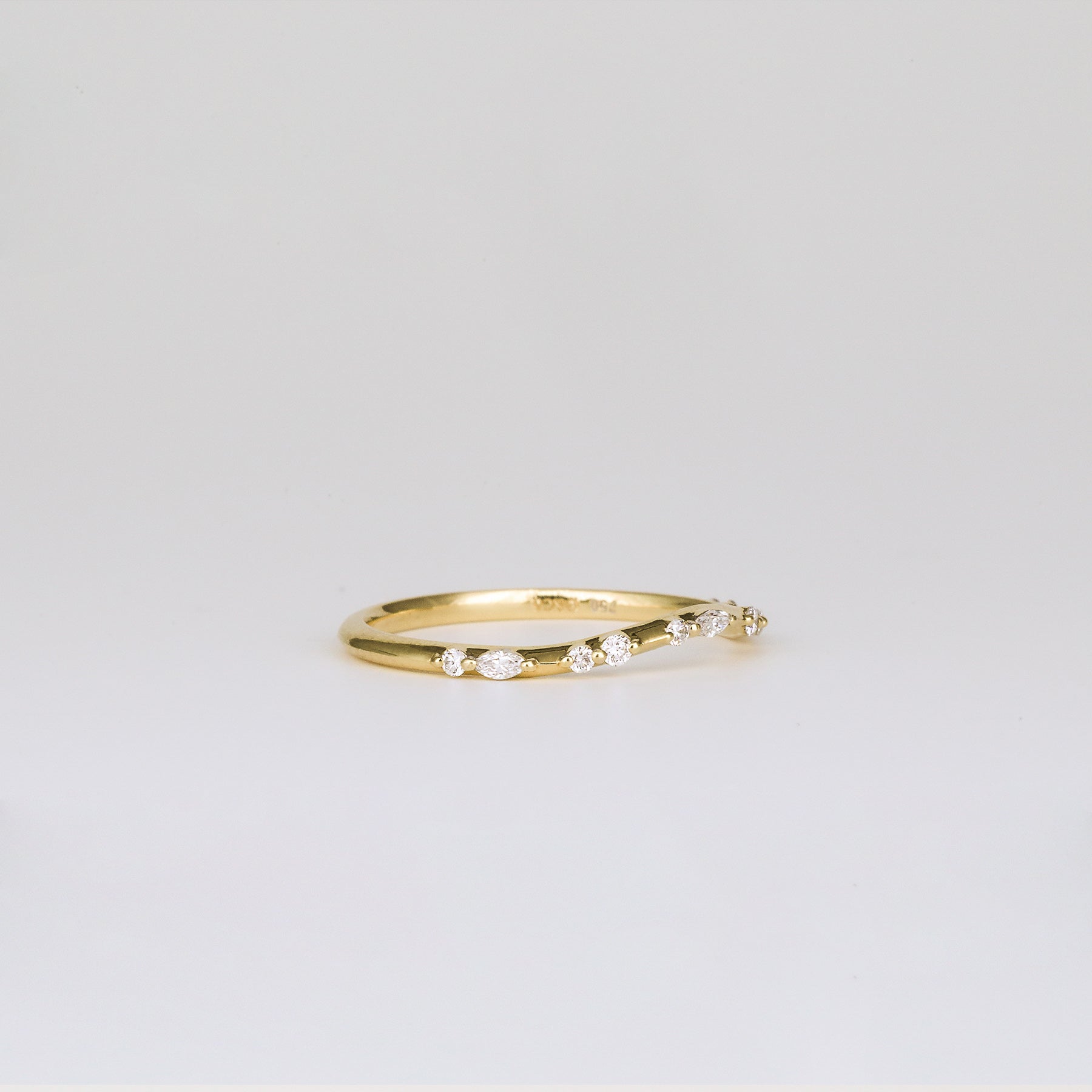 Amelie Curved Diamond Wedding Band | Round &amp; Marquise Cut