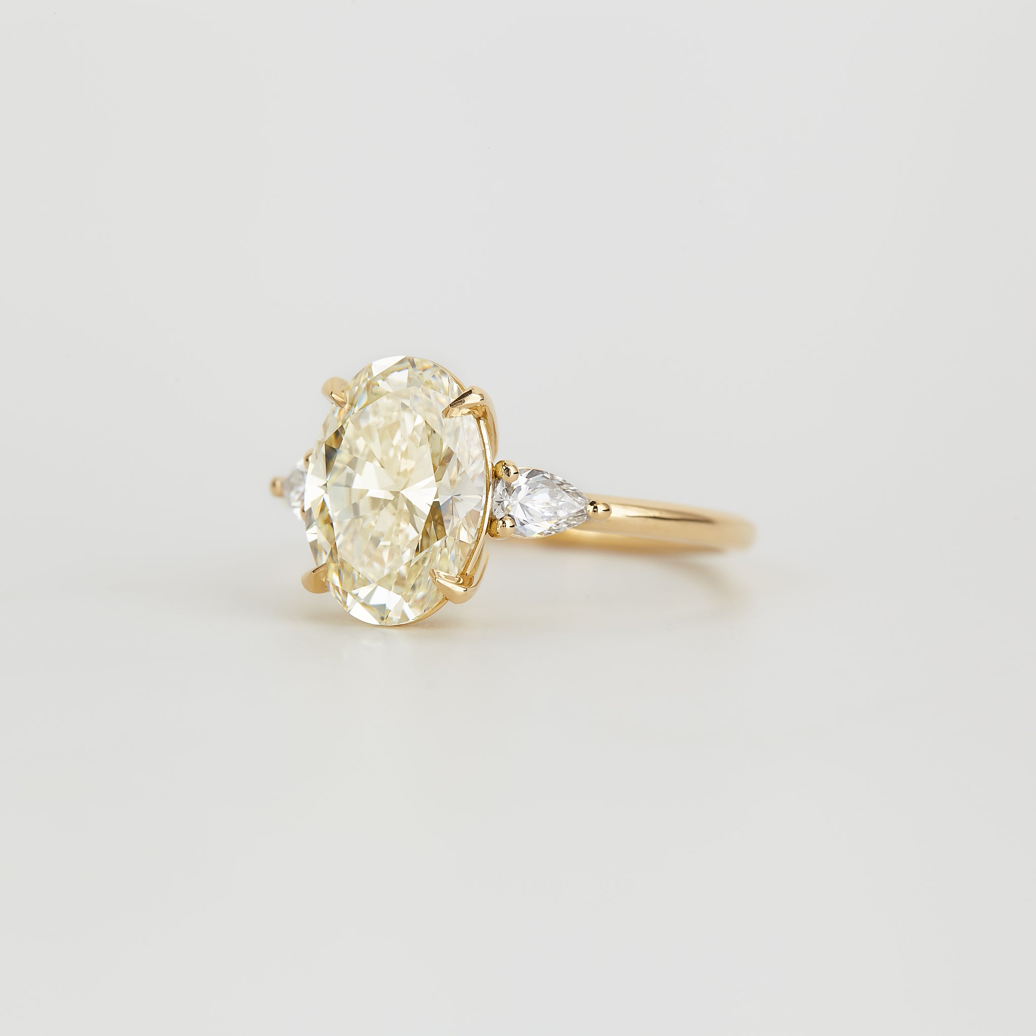 Sassa Oval Yellow 2.58ct