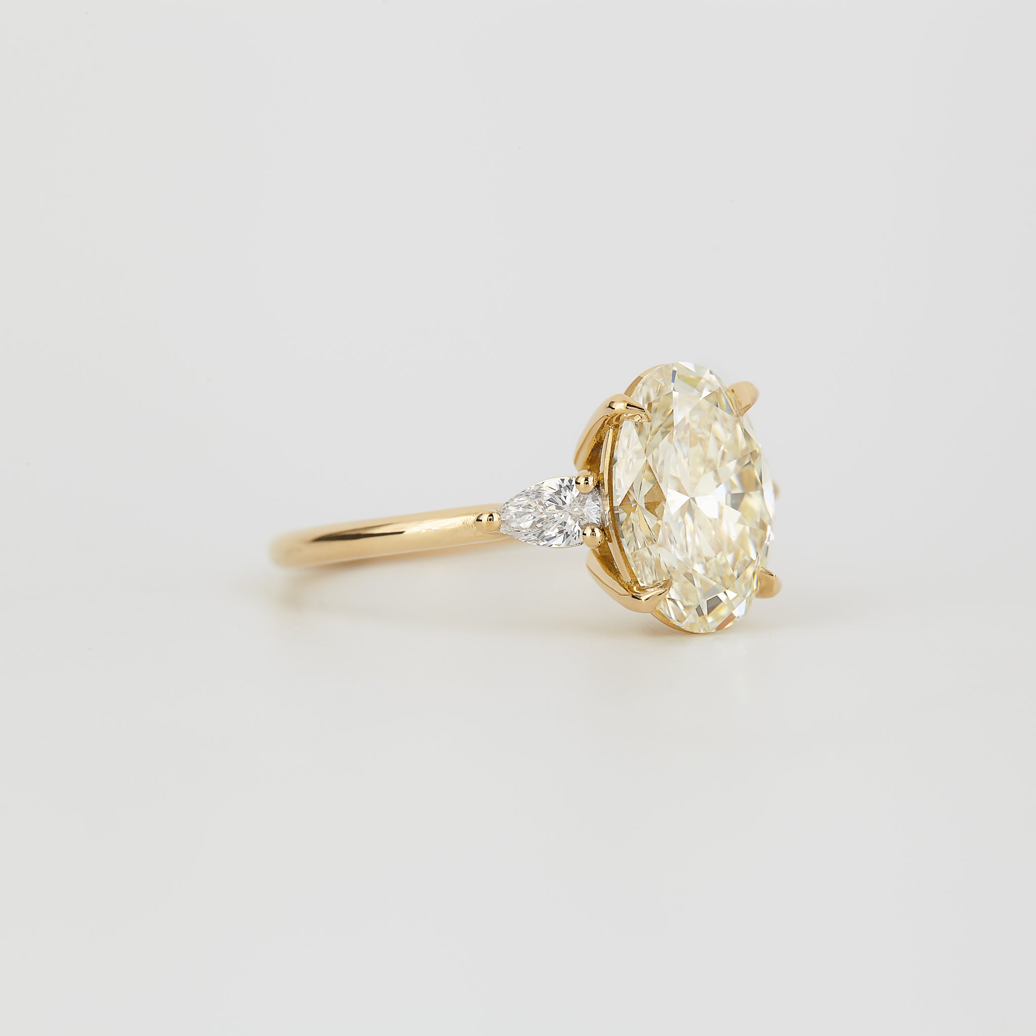 Sassa Oval Yellow 2.58ct